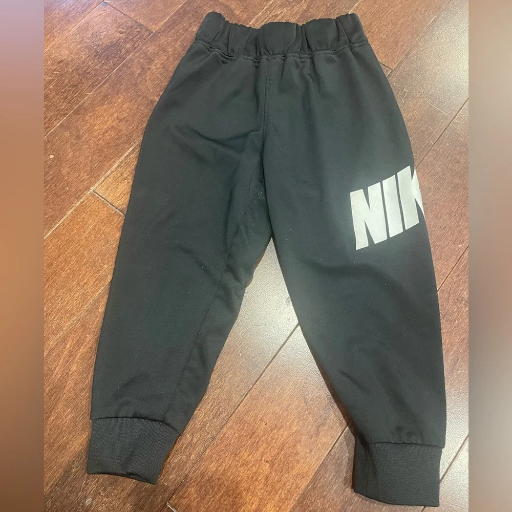 Nike Toddler Hoodie and Joggers Pants Two-piece Track Set - Picture 6 of 7